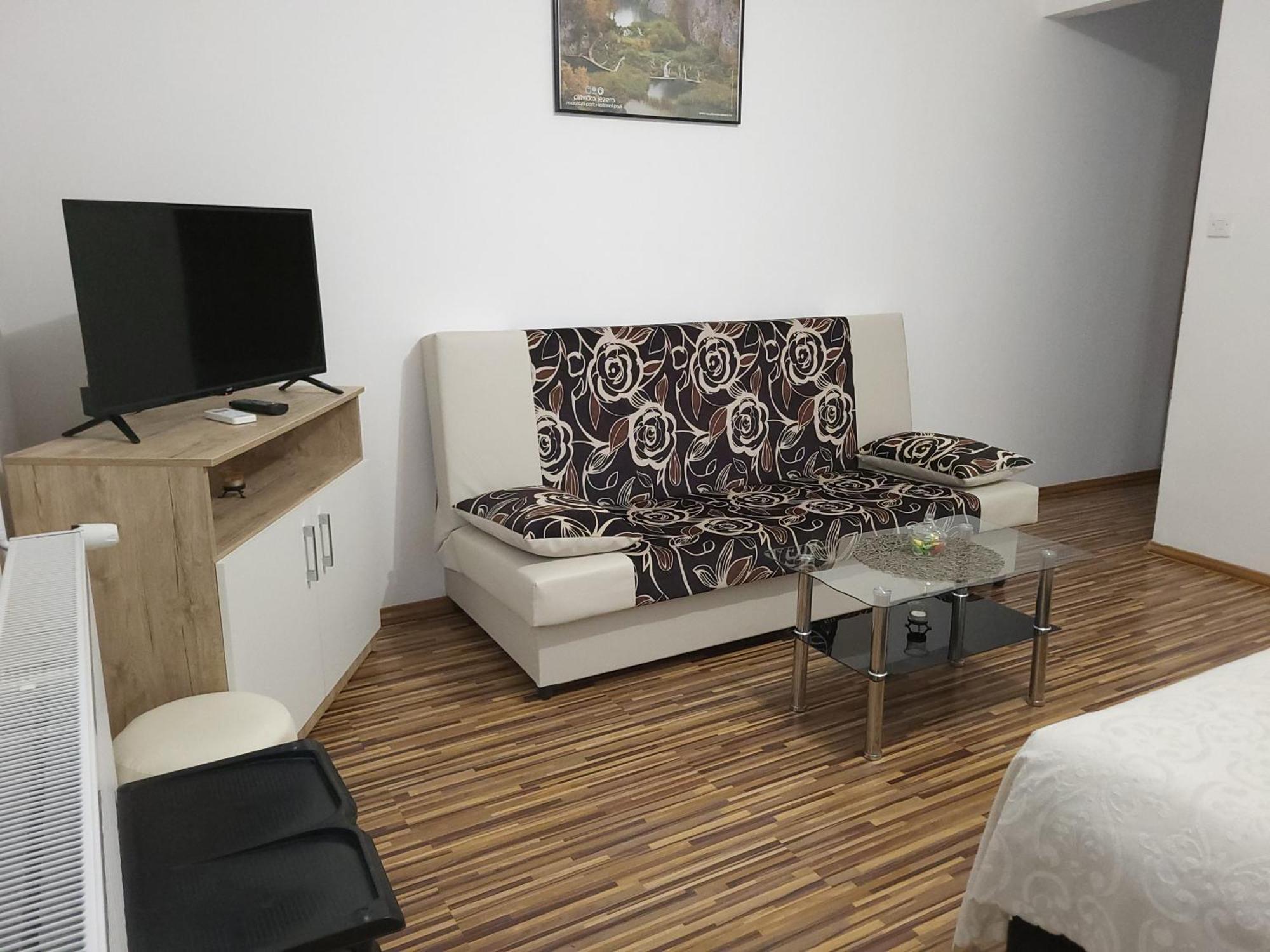 Apartment & Room Toma Smoljanac Εξωτερικό φωτογραφία