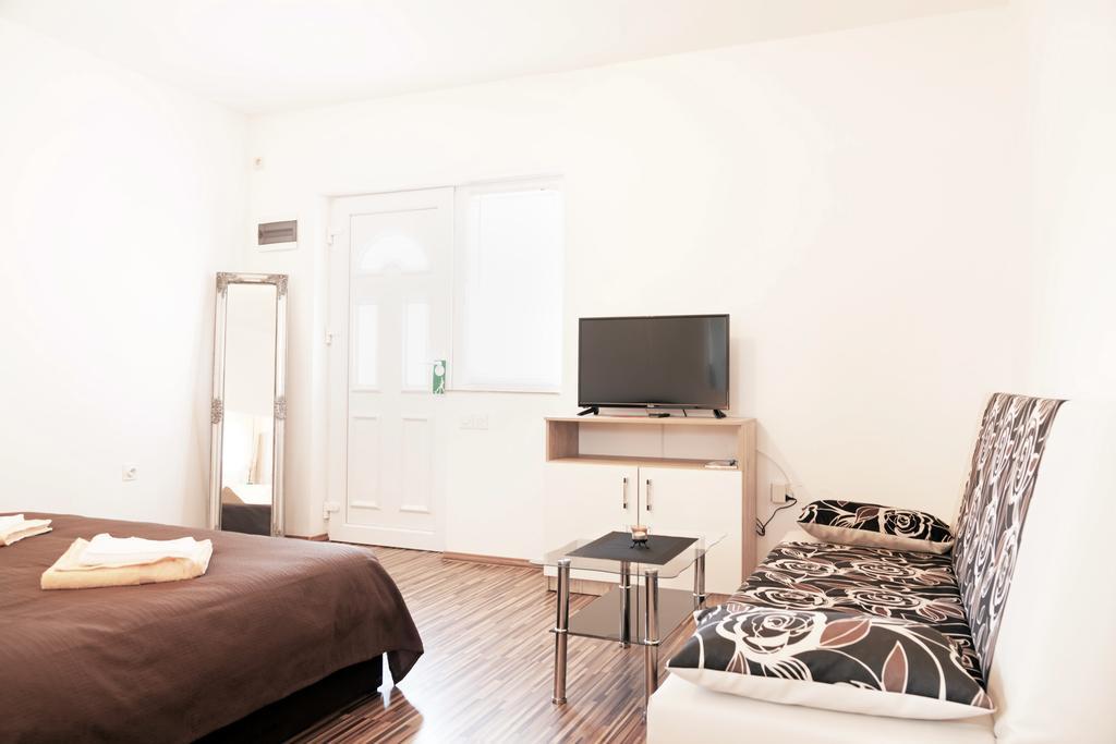 Apartment & Room Toma Smoljanac Εξωτερικό φωτογραφία